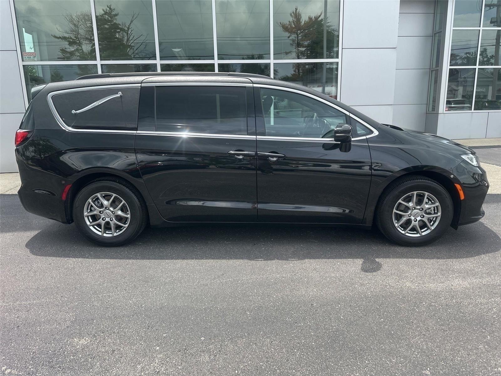 Chrysler Pacifica Touring 2022