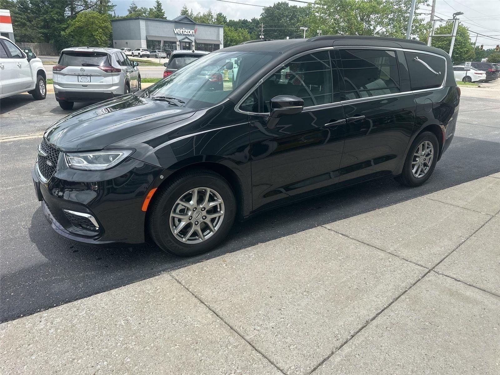 Chrysler Pacifica Touring 2022