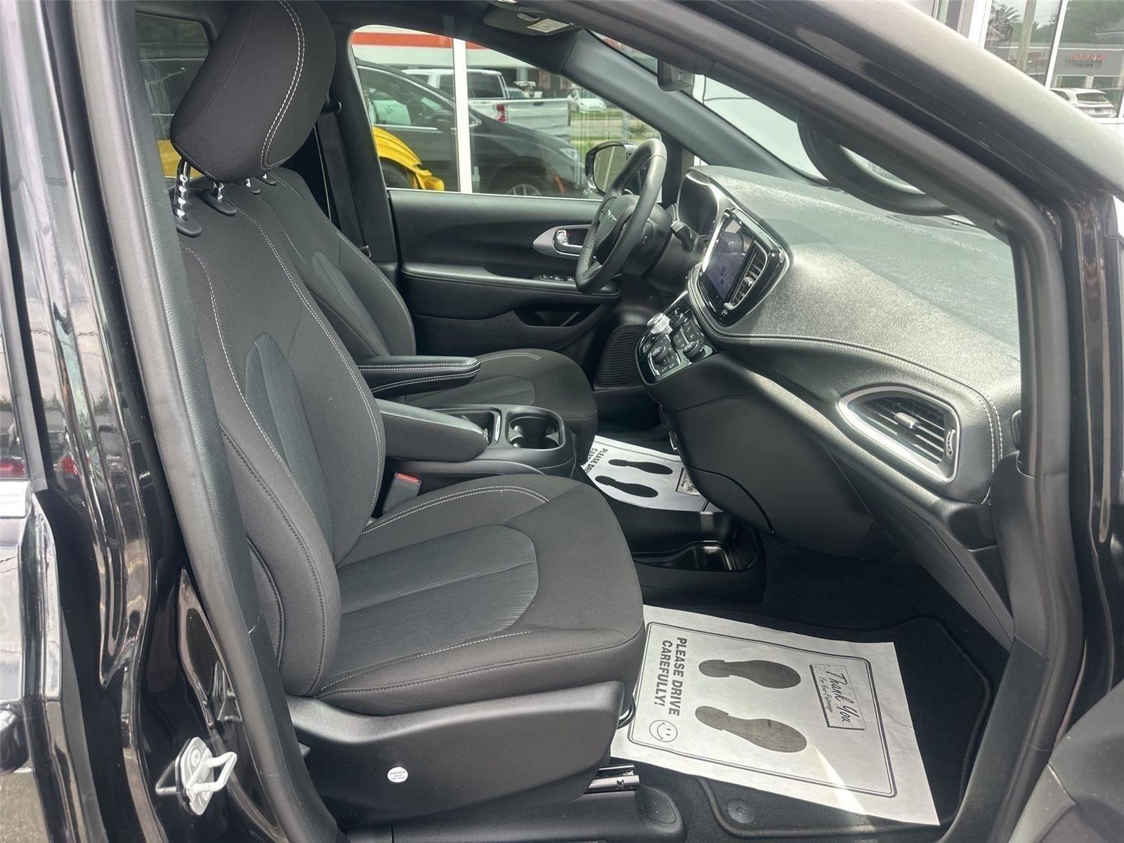 Chrysler Pacifica Touring 2022