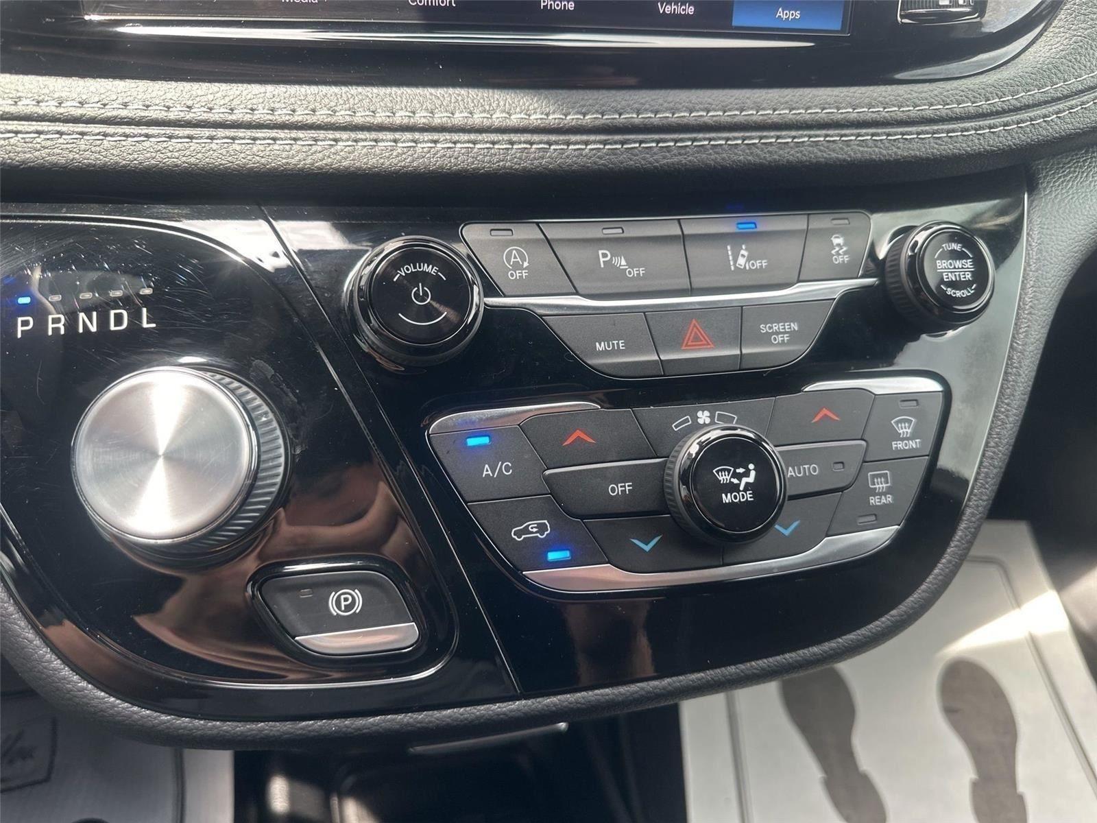 Chrysler Pacifica Touring 2022