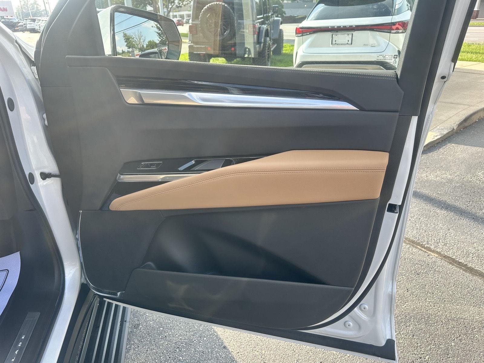 Cadillac Escalade ESV Premium Luxury AWD 2025