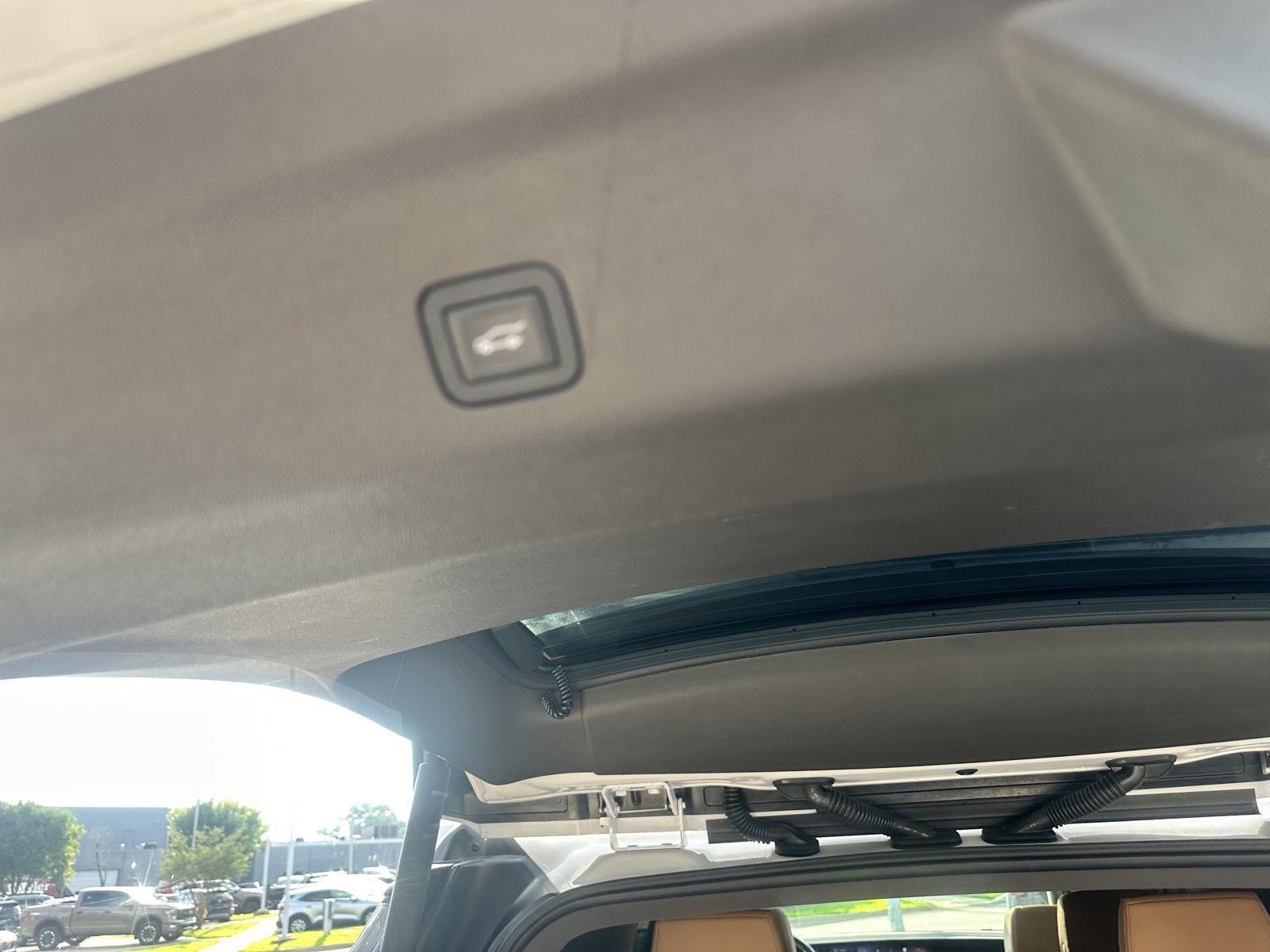 Cadillac Escalade ESV Premium Luxury AWD 2025