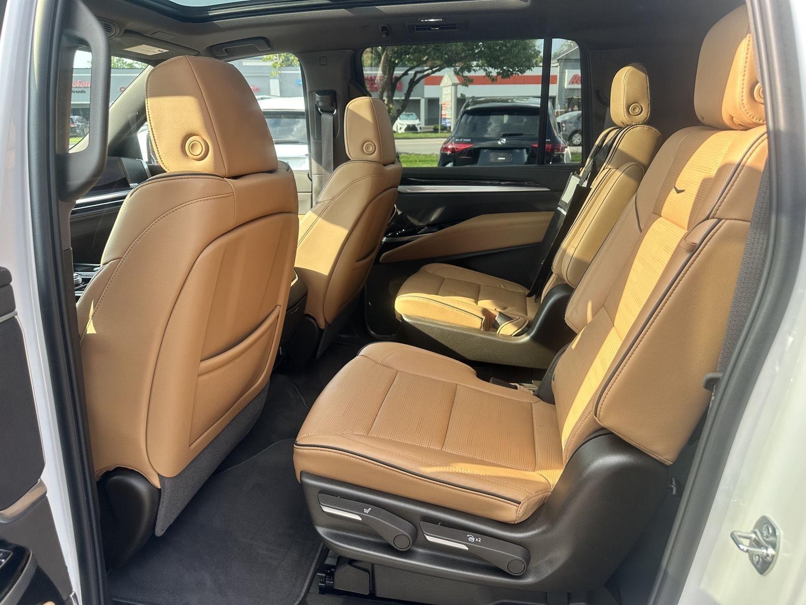 Cadillac Escalade ESV Premium Luxury AWD 2025