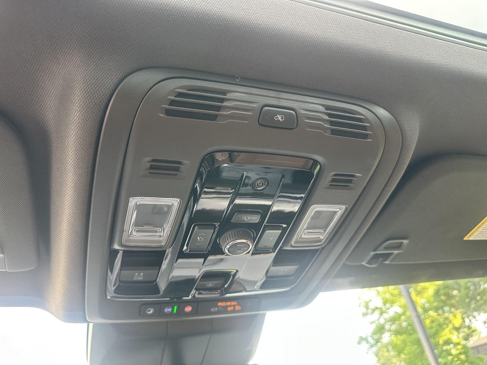 Cadillac Escalade ESV Premium Luxury AWD 2025