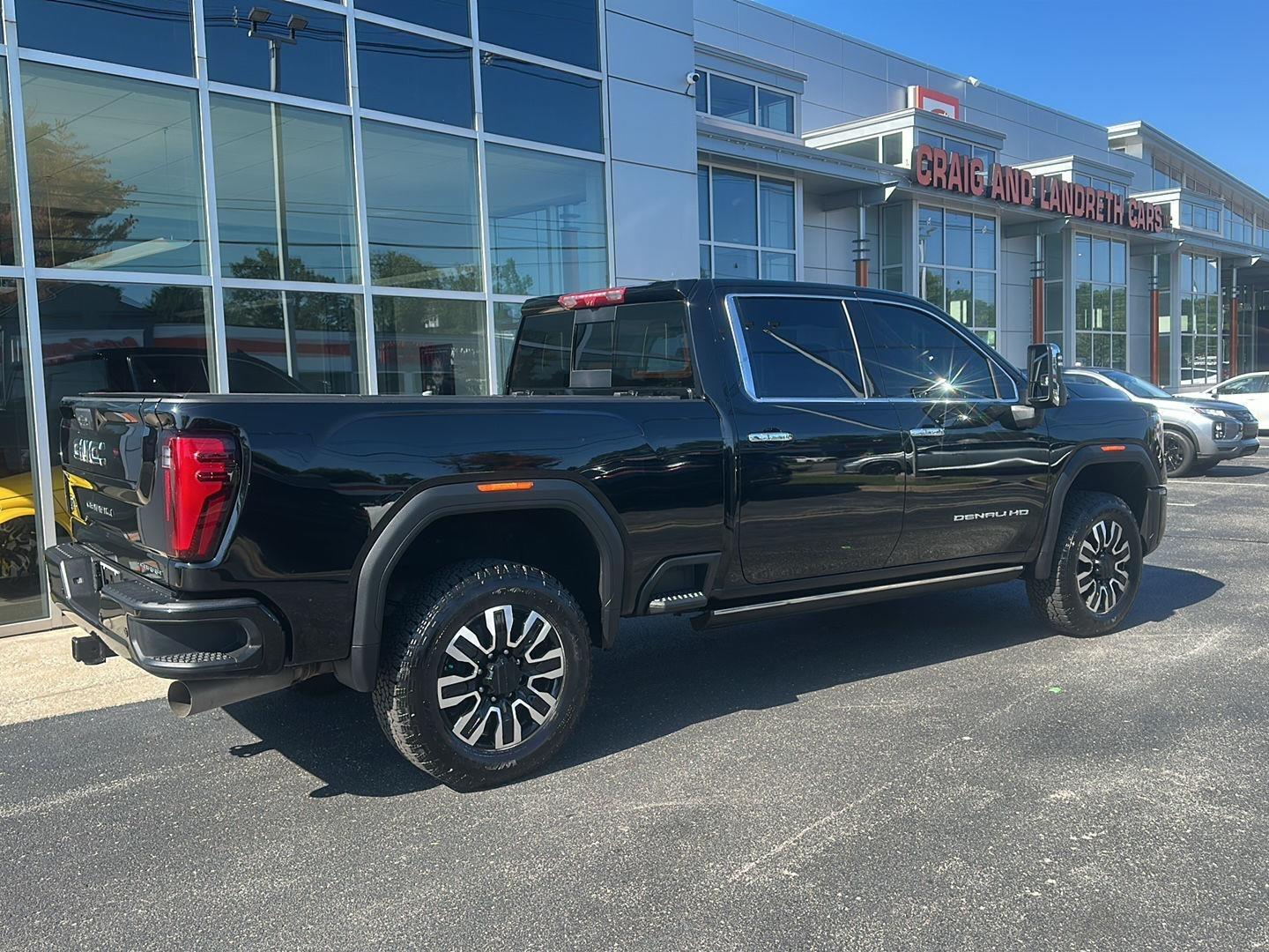 GMC Sierra 3500HD Denali Ultimate Crew Cab 4WD 2025