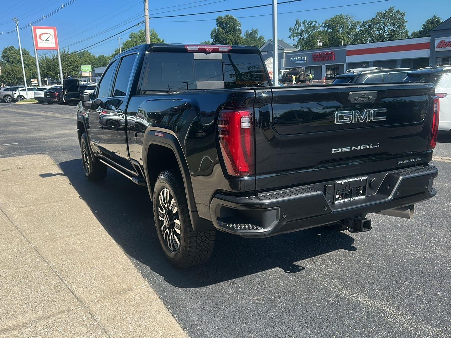GMC Sierra 3500HD Denali Ultimate Crew Cab 4WD 2025