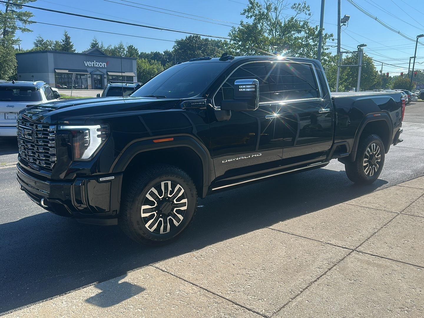 GMC Sierra 3500HD Denali Ultimate Crew Cab 4WD 2025