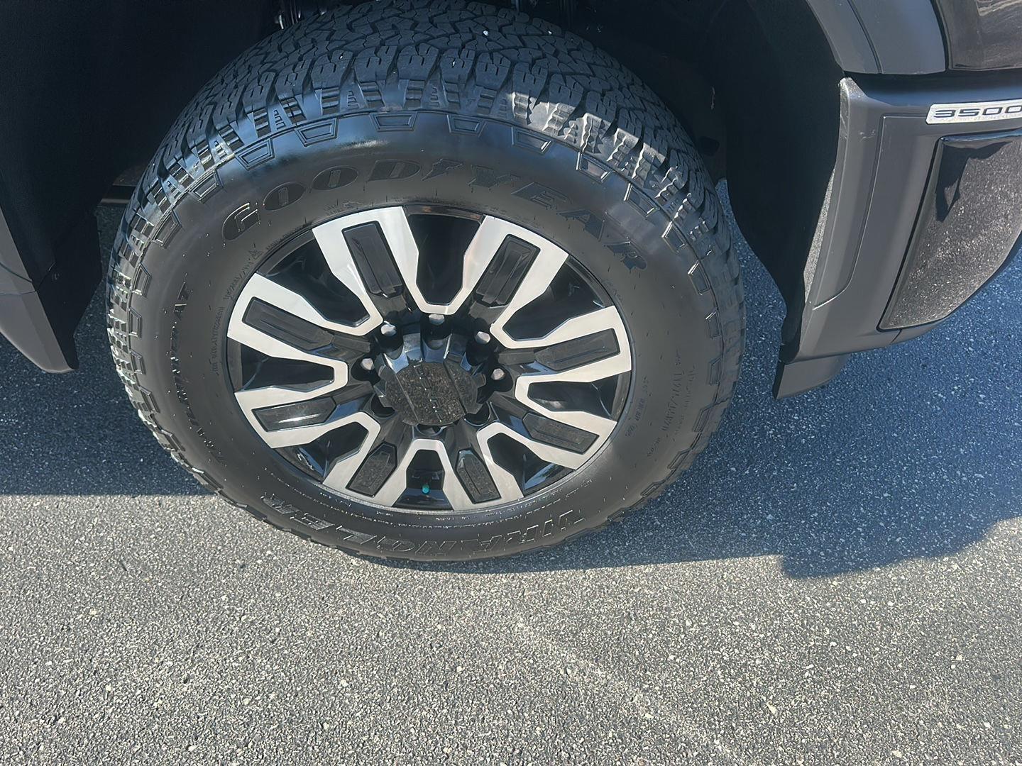 GMC Sierra 3500HD Denali Ultimate Crew Cab 4WD 2025