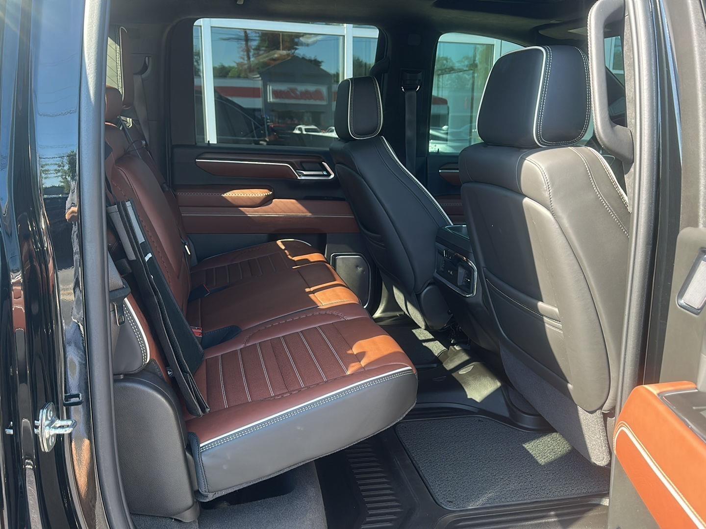 GMC Sierra 3500HD Denali Ultimate Crew Cab 4WD 2025