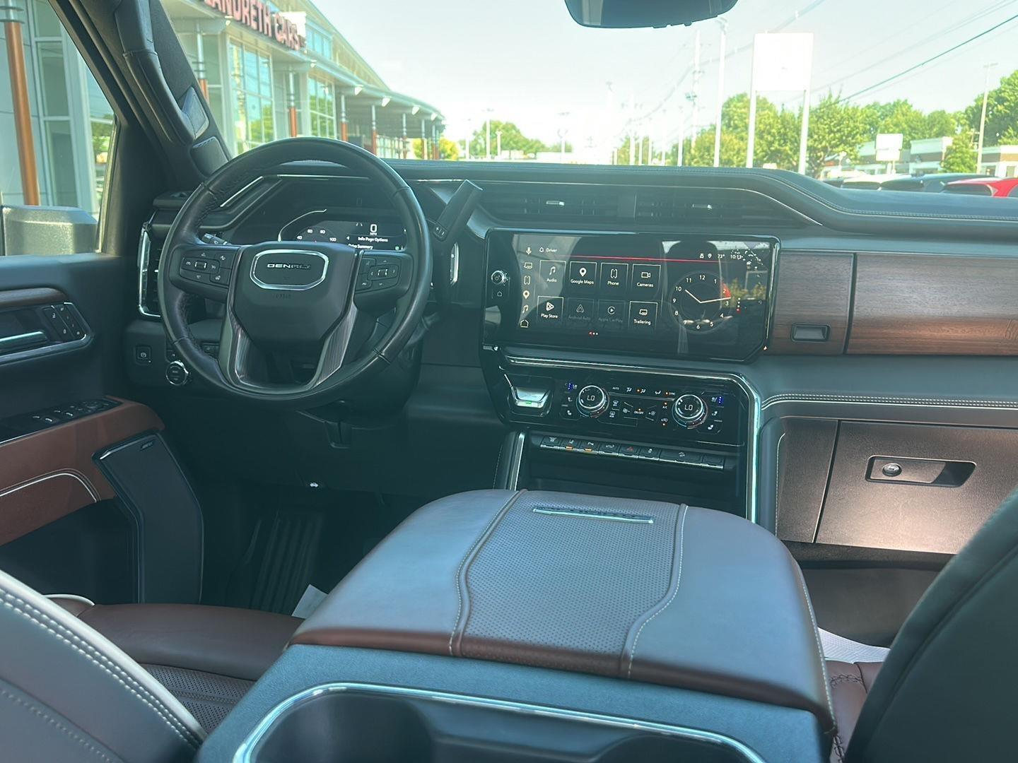 GMC Sierra 3500HD Denali Ultimate Crew Cab 4WD 2025