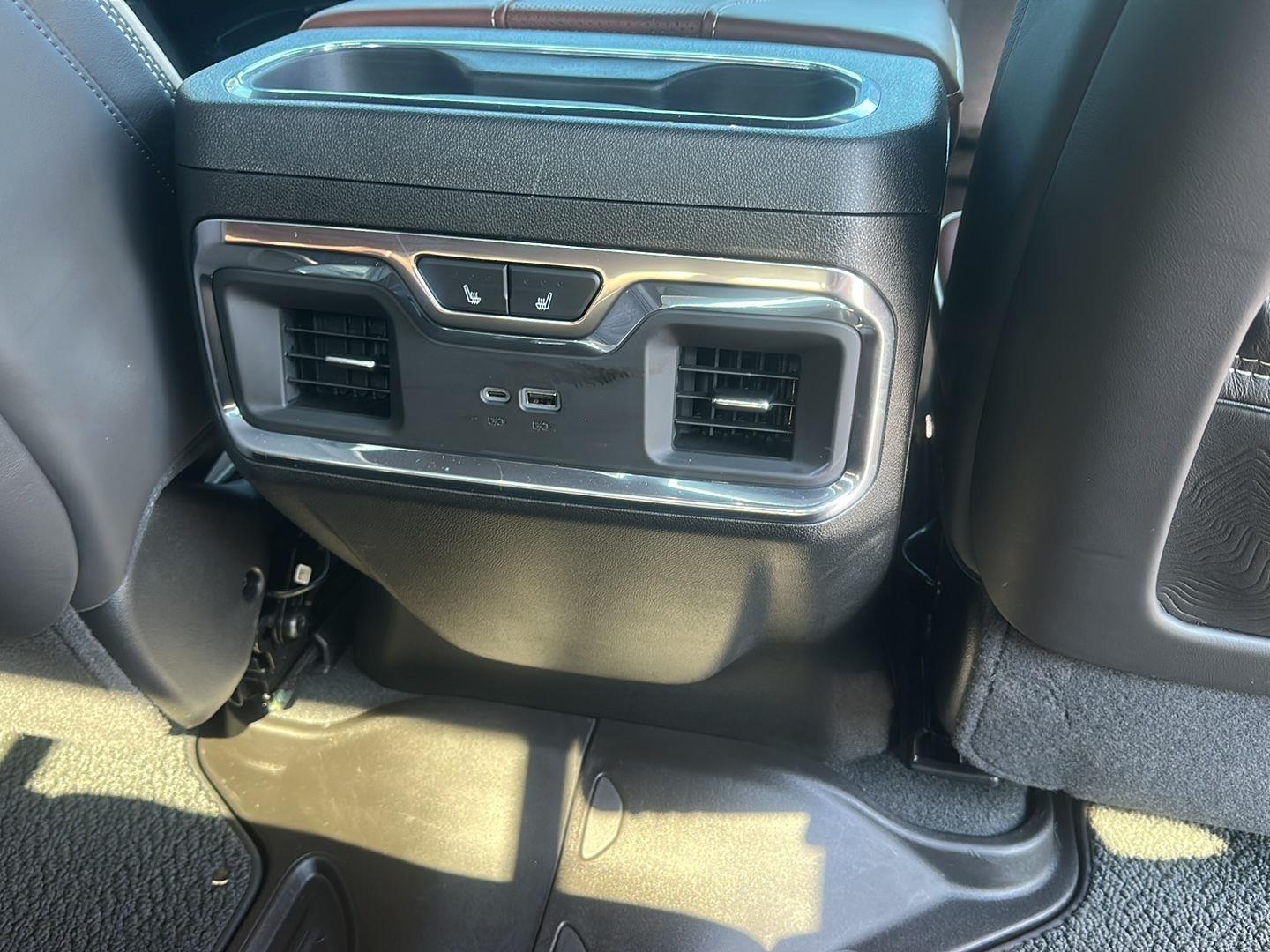 GMC Sierra 3500HD Denali Ultimate Crew Cab 4WD 2025