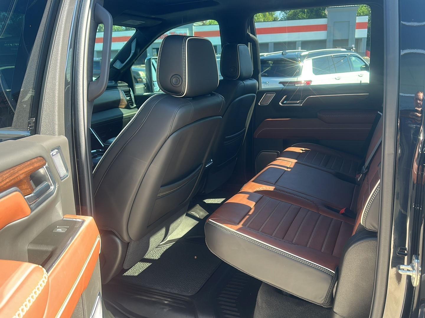 GMC Sierra 3500HD Denali Ultimate Crew Cab 4WD 2025