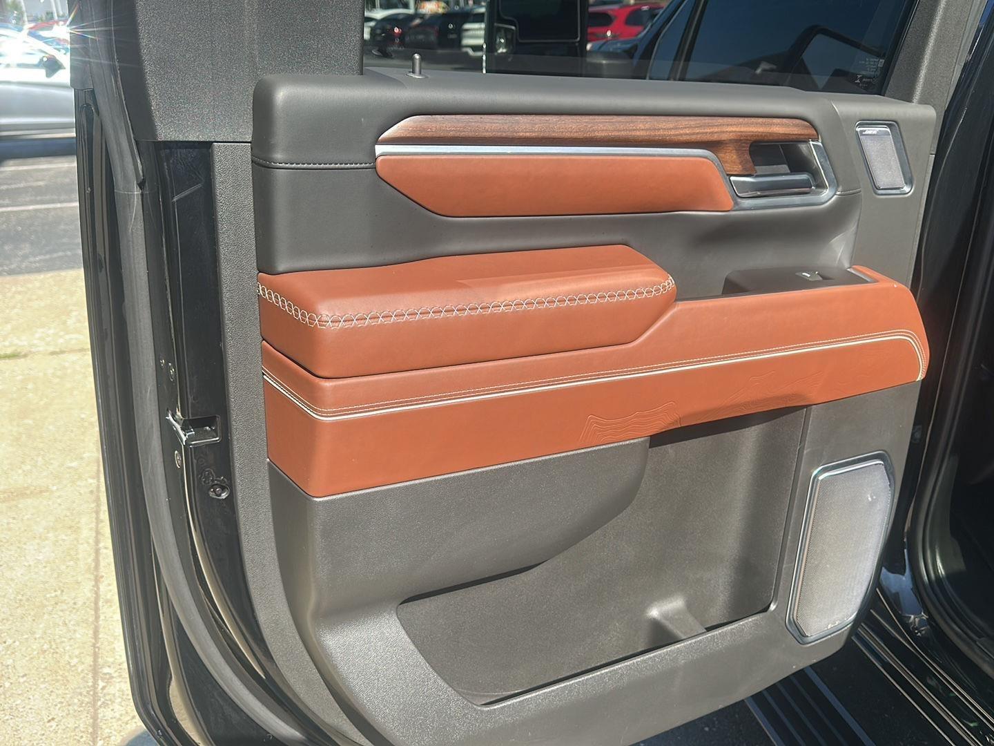 GMC Sierra 3500HD Denali Ultimate Crew Cab 4WD 2025