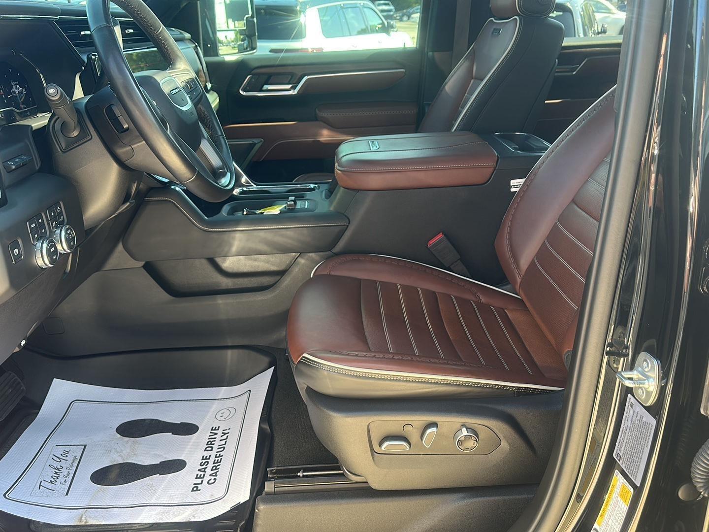 GMC Sierra 3500HD Denali Ultimate Crew Cab 4WD 2025