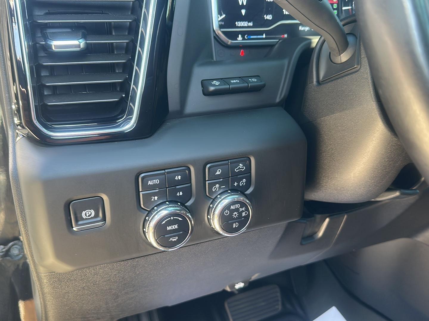 GMC Sierra 3500HD Denali Ultimate Crew Cab 4WD 2025