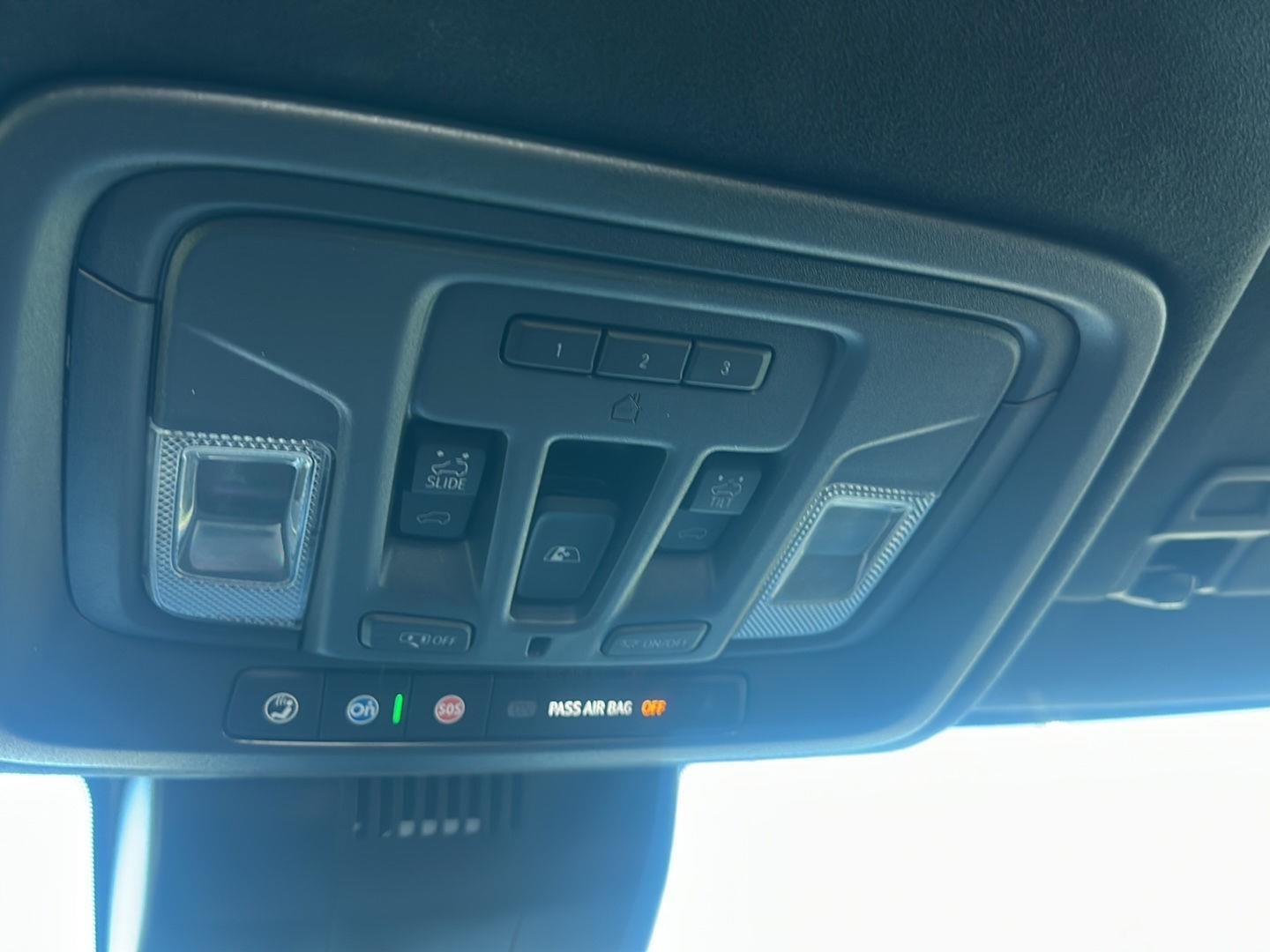 GMC Sierra 3500HD Denali Ultimate Crew Cab 4WD 2025