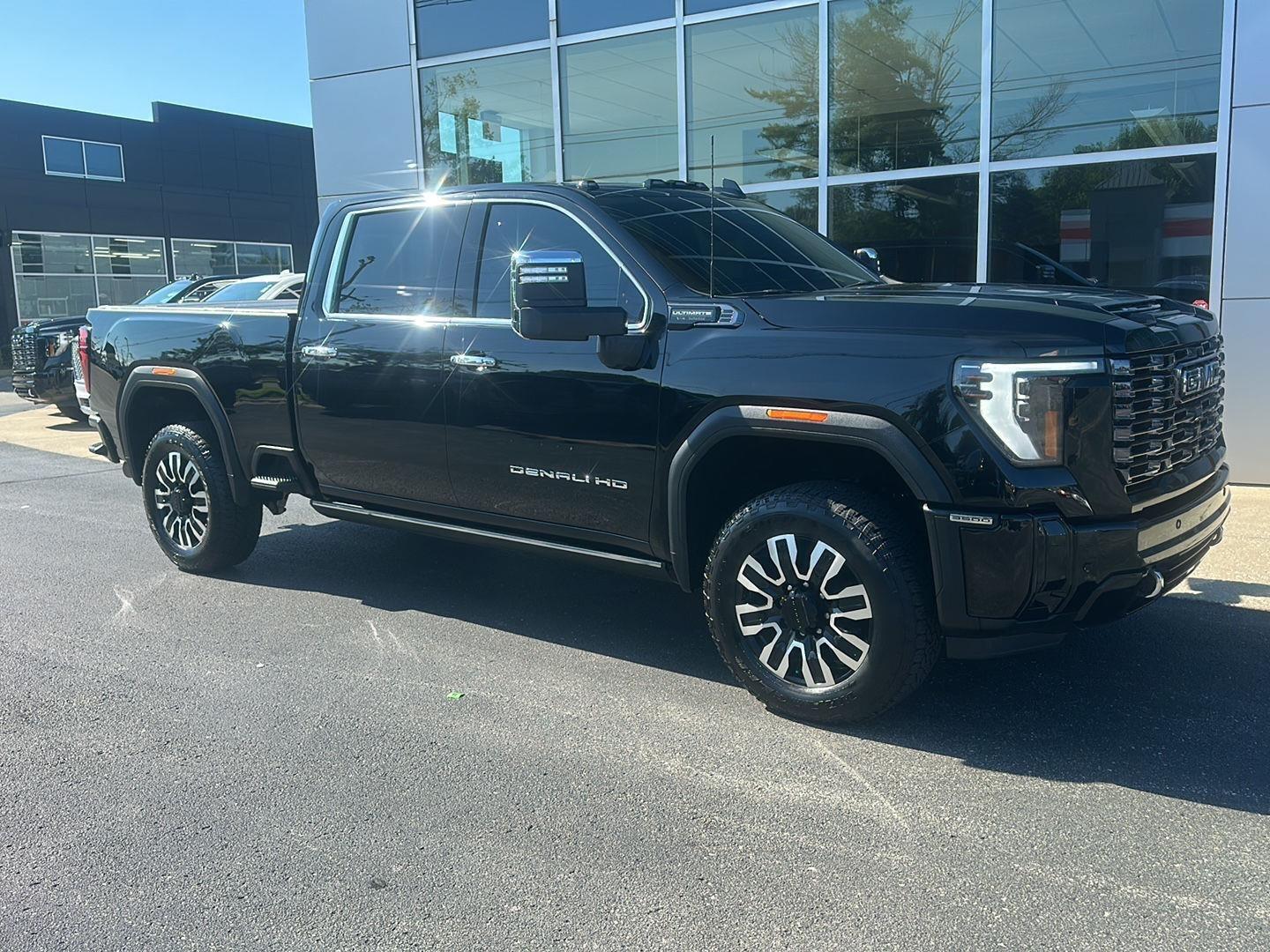 2025 GMC Sierra 3500HD Denali Ultimate Crew Cab 4WD