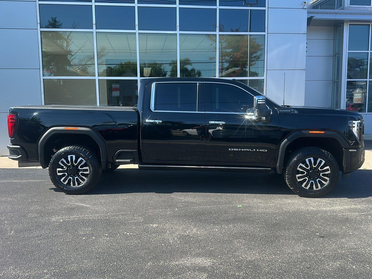 GMC Sierra 3500HD Denali Ultimate Crew Cab 4WD 2025