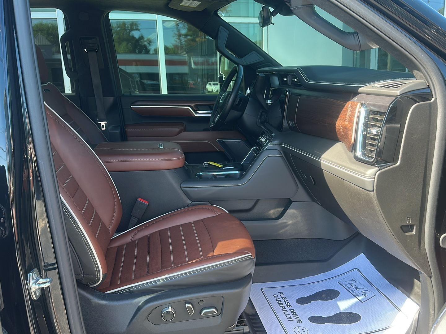 GMC Sierra 3500HD Denali Ultimate Crew Cab 4WD 2025