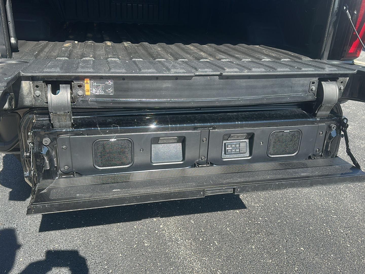GMC Sierra 3500HD Denali Ultimate Crew Cab 4WD 2025