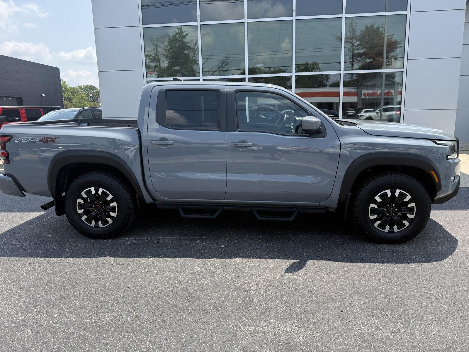 Nissan Frontier PRO-4X Crew Cab 4WD 2024