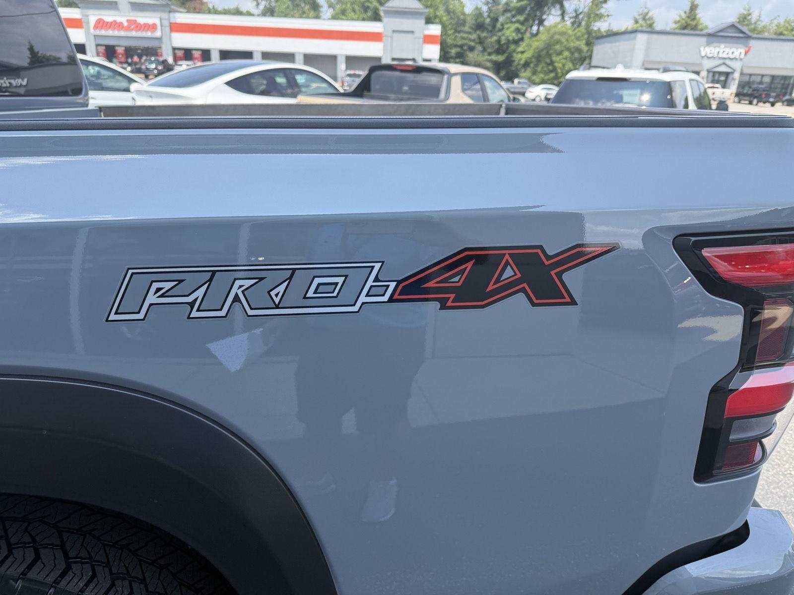 Nissan Frontier PRO-4X Crew Cab 4WD 2024