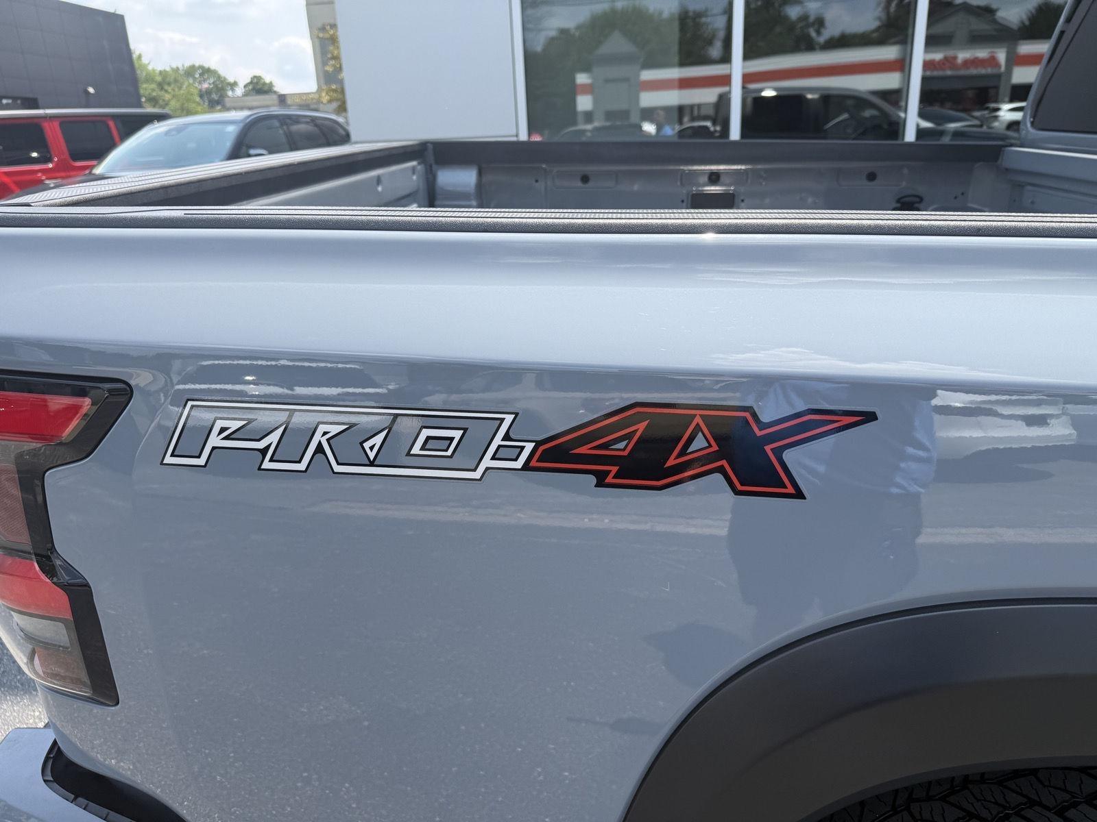 Nissan Frontier PRO-4X Crew Cab 4WD 2024