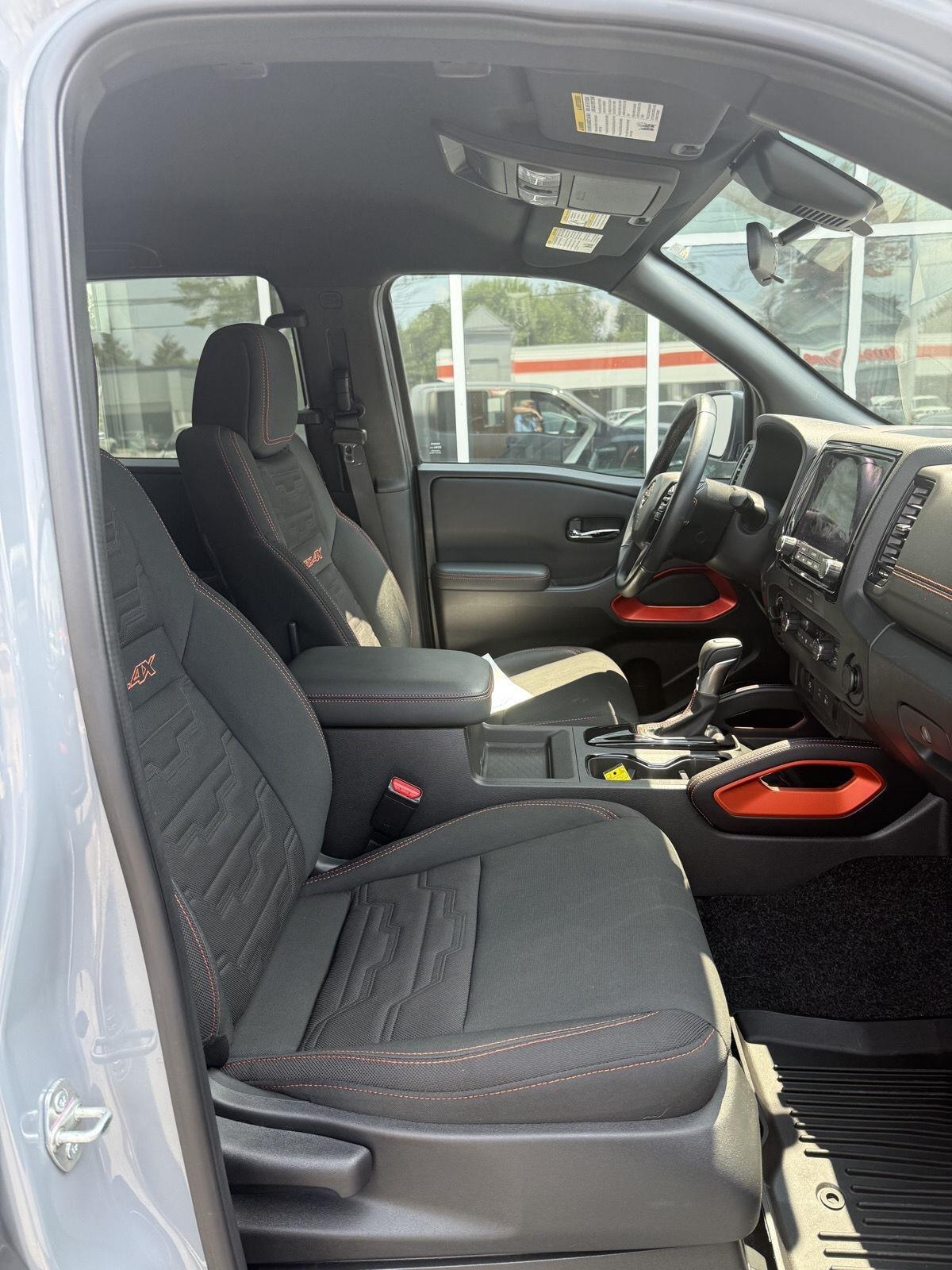 Nissan Frontier PRO-4X Crew Cab 4WD 2024
