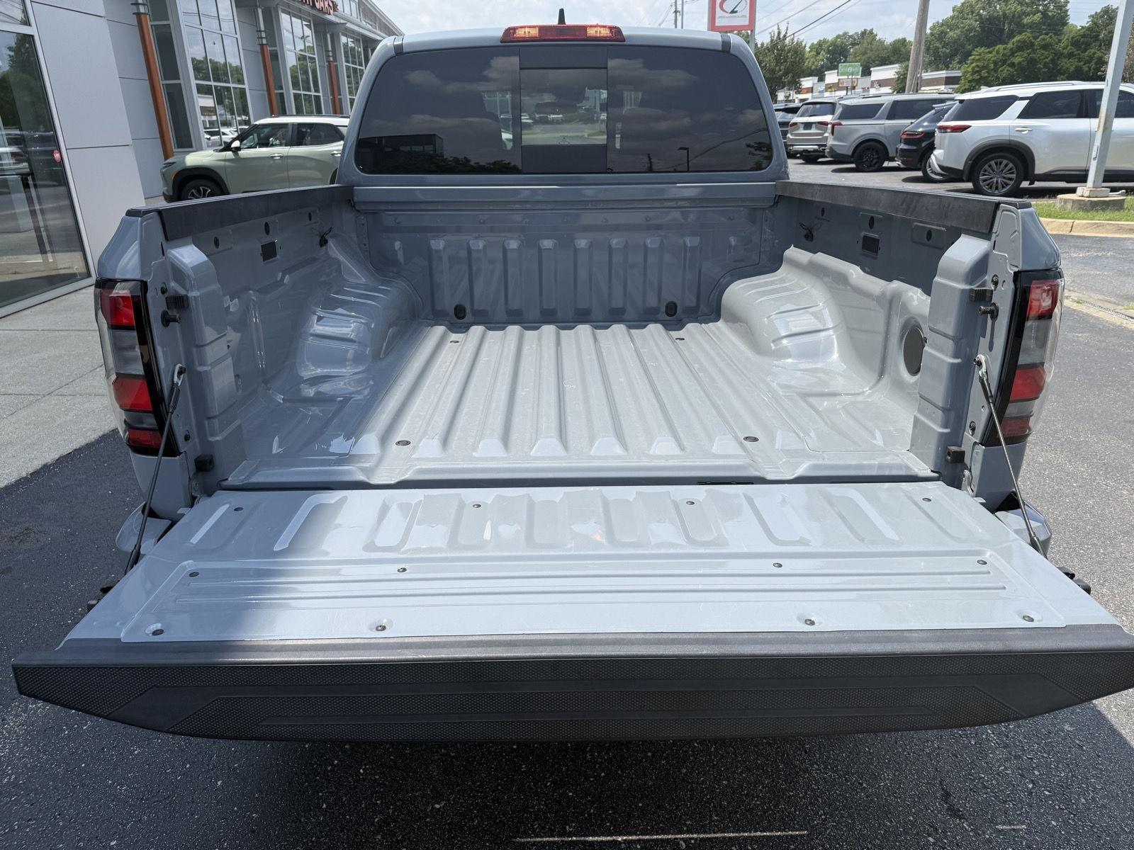 Nissan Frontier PRO-4X Crew Cab 4WD 2024
