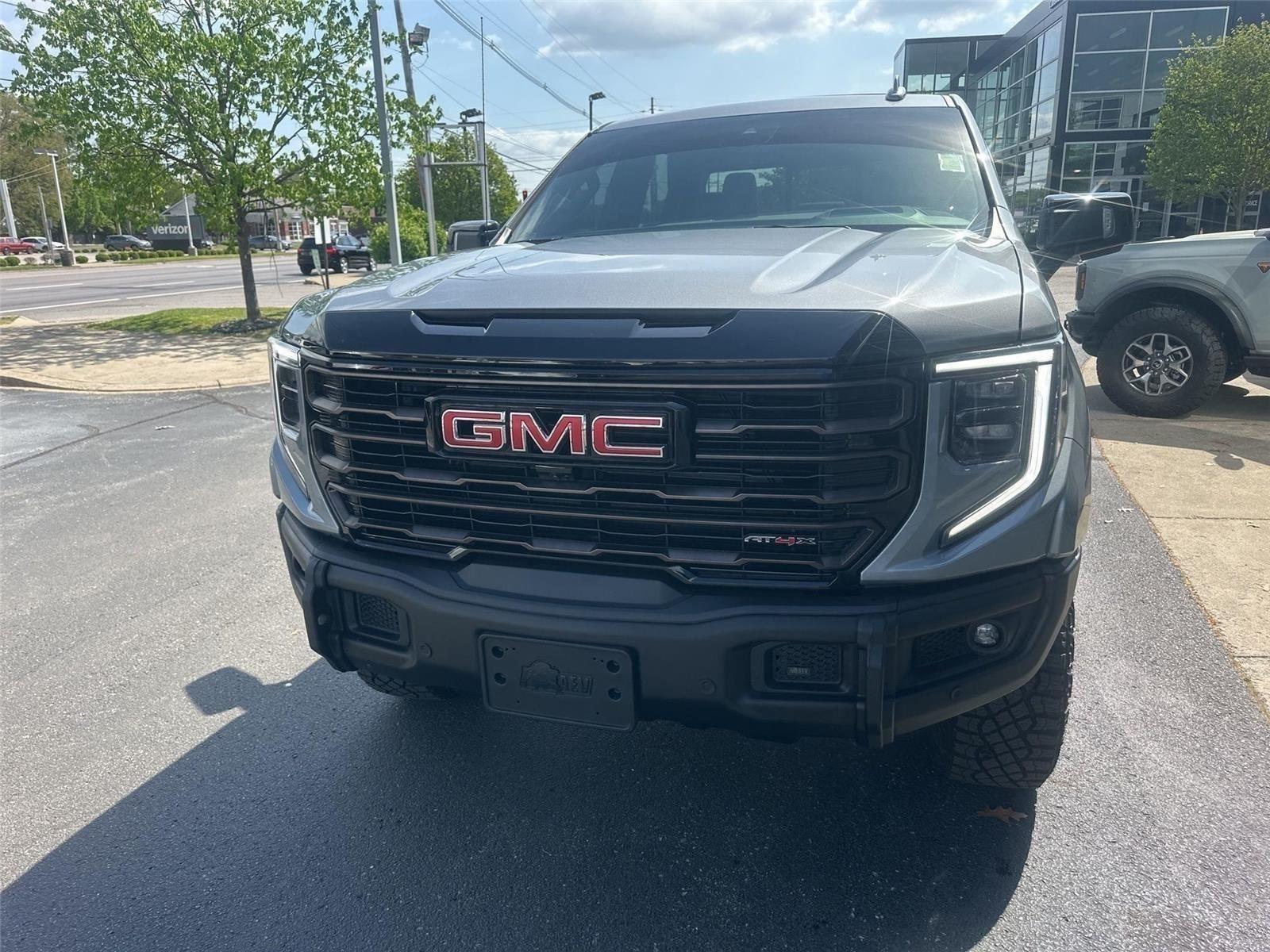 GMC Sierra 1500 AT4X Crew Cab 4WD 2026