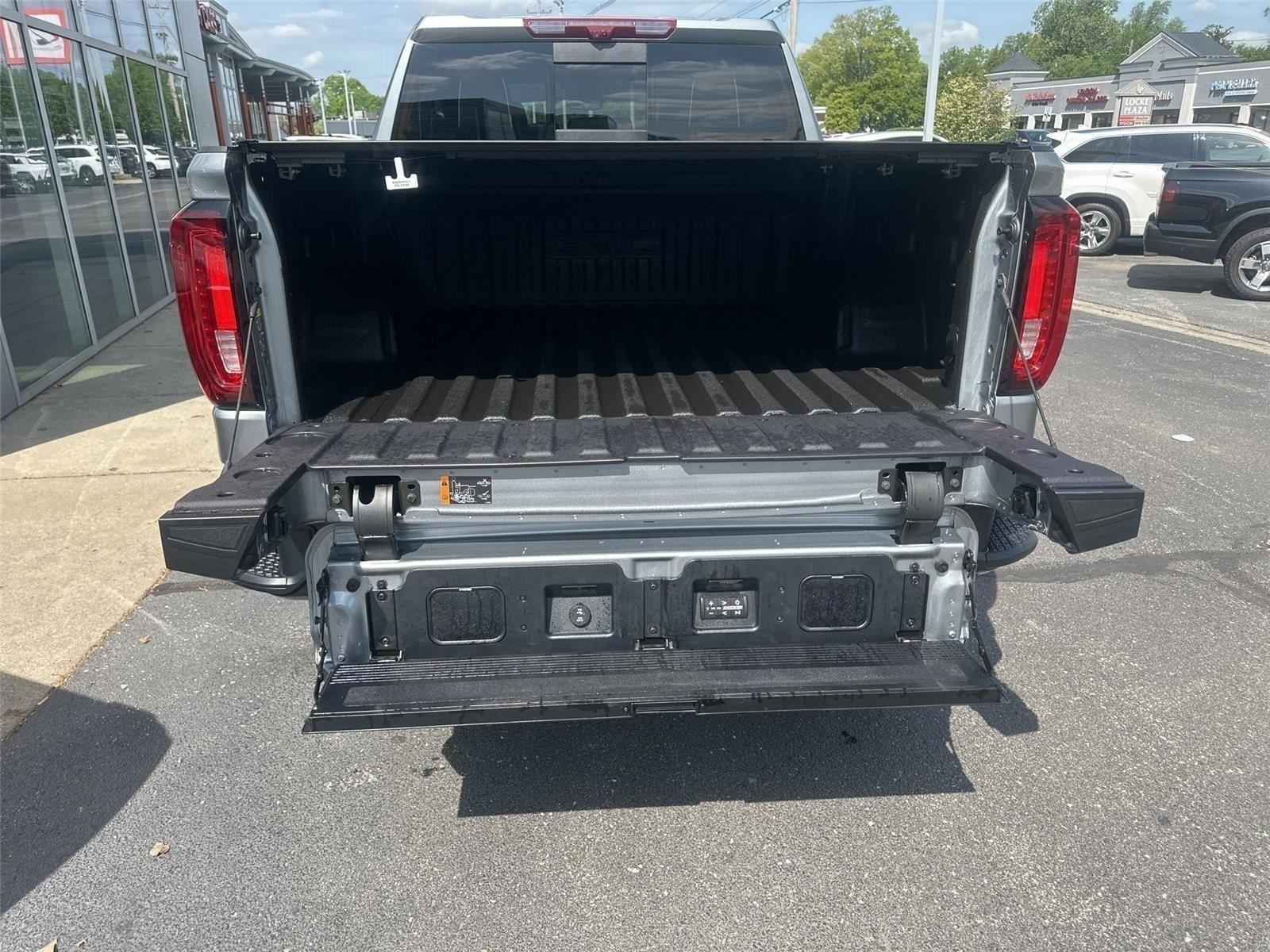 GMC Sierra 1500 AT4X Crew Cab 4WD 2026