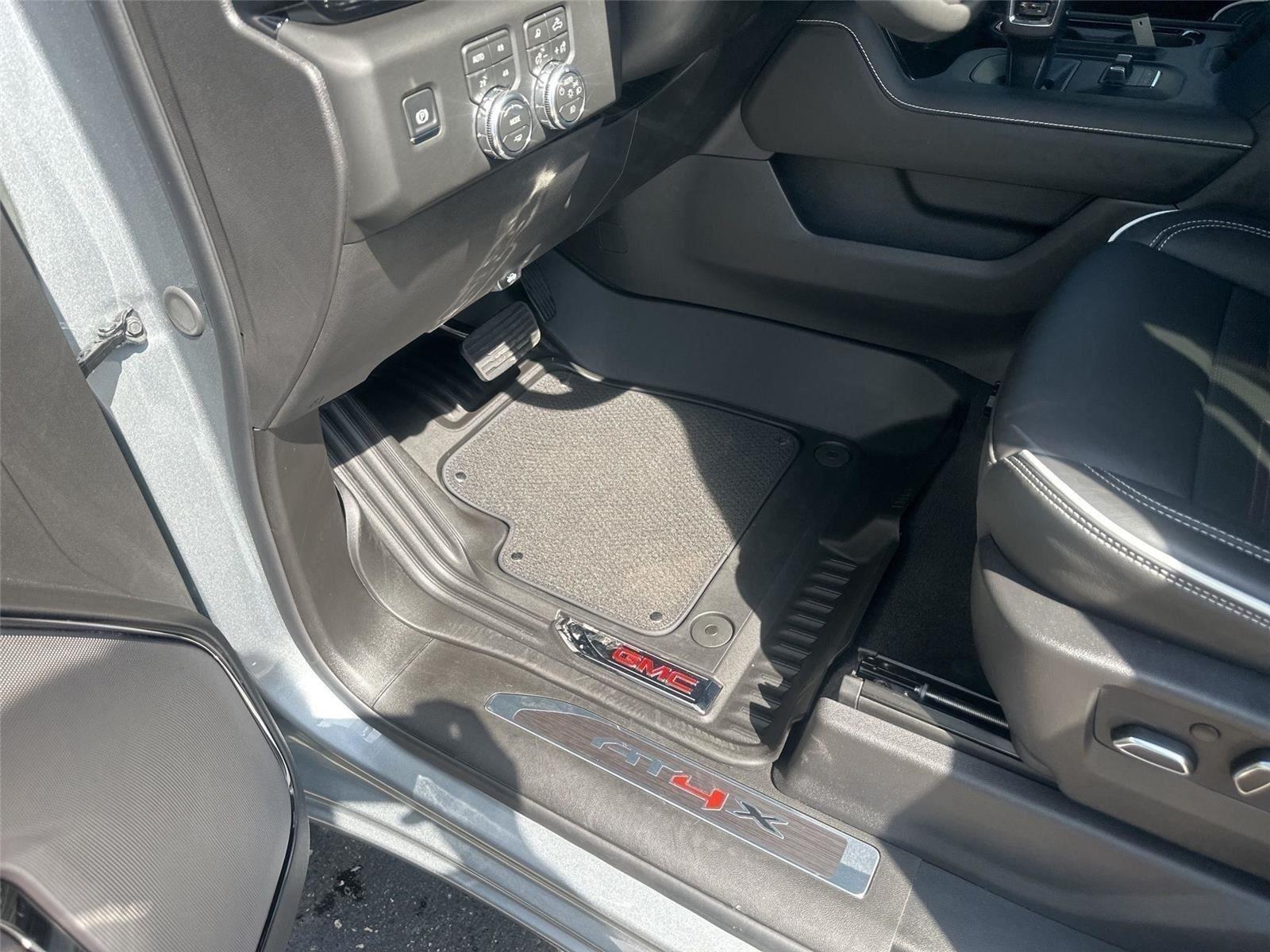 GMC Sierra 1500 AT4X Crew Cab 4WD 2026