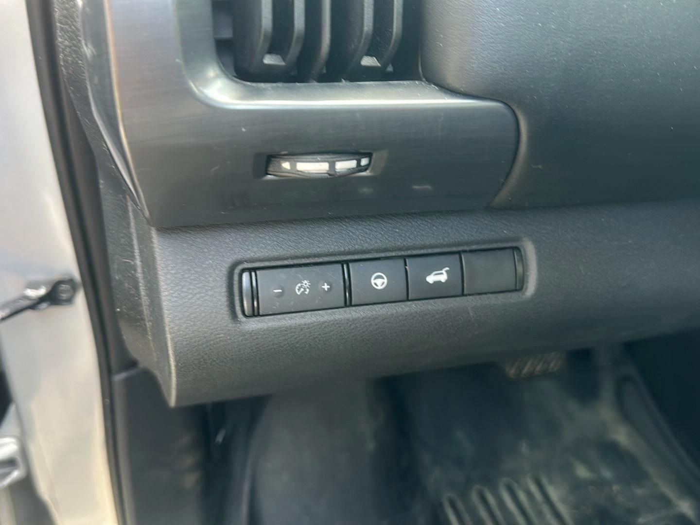 Nissan Pathfinder SL 4WD 2022