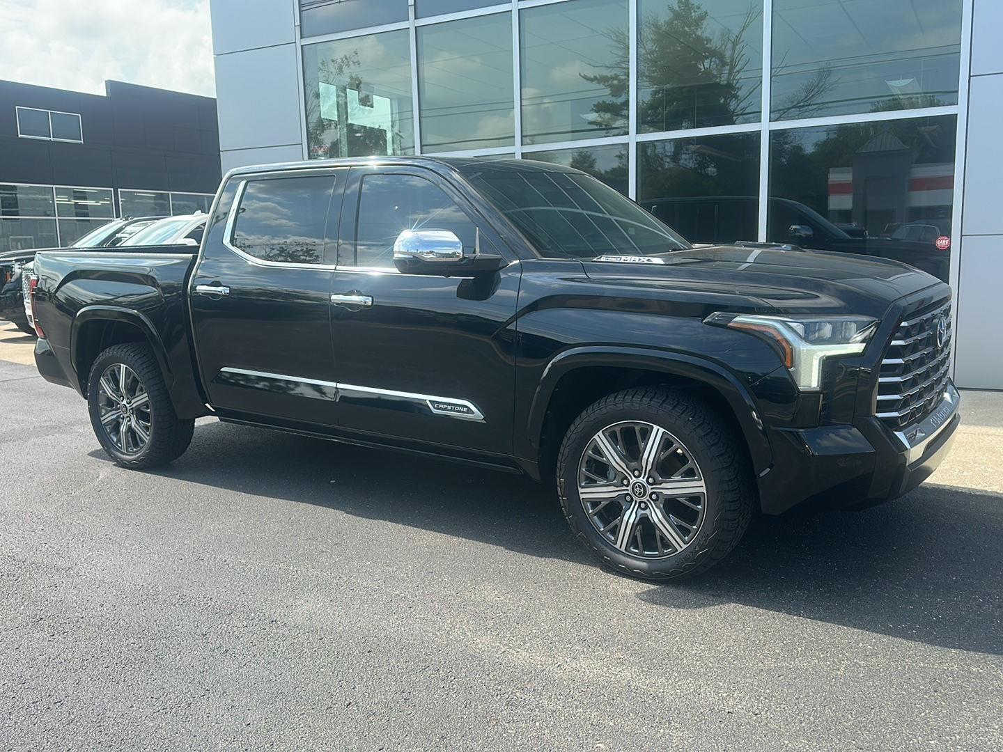 Toyota Tundra Capstone CrewMax 4WD Hybrid 2022