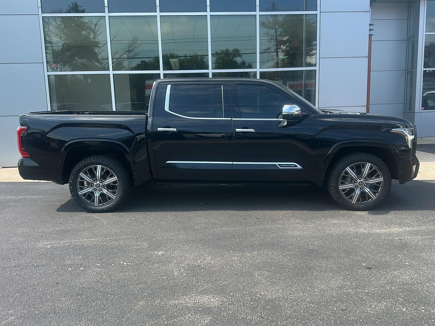 Toyota Tundra Capstone CrewMax 4WD Hybrid 2022