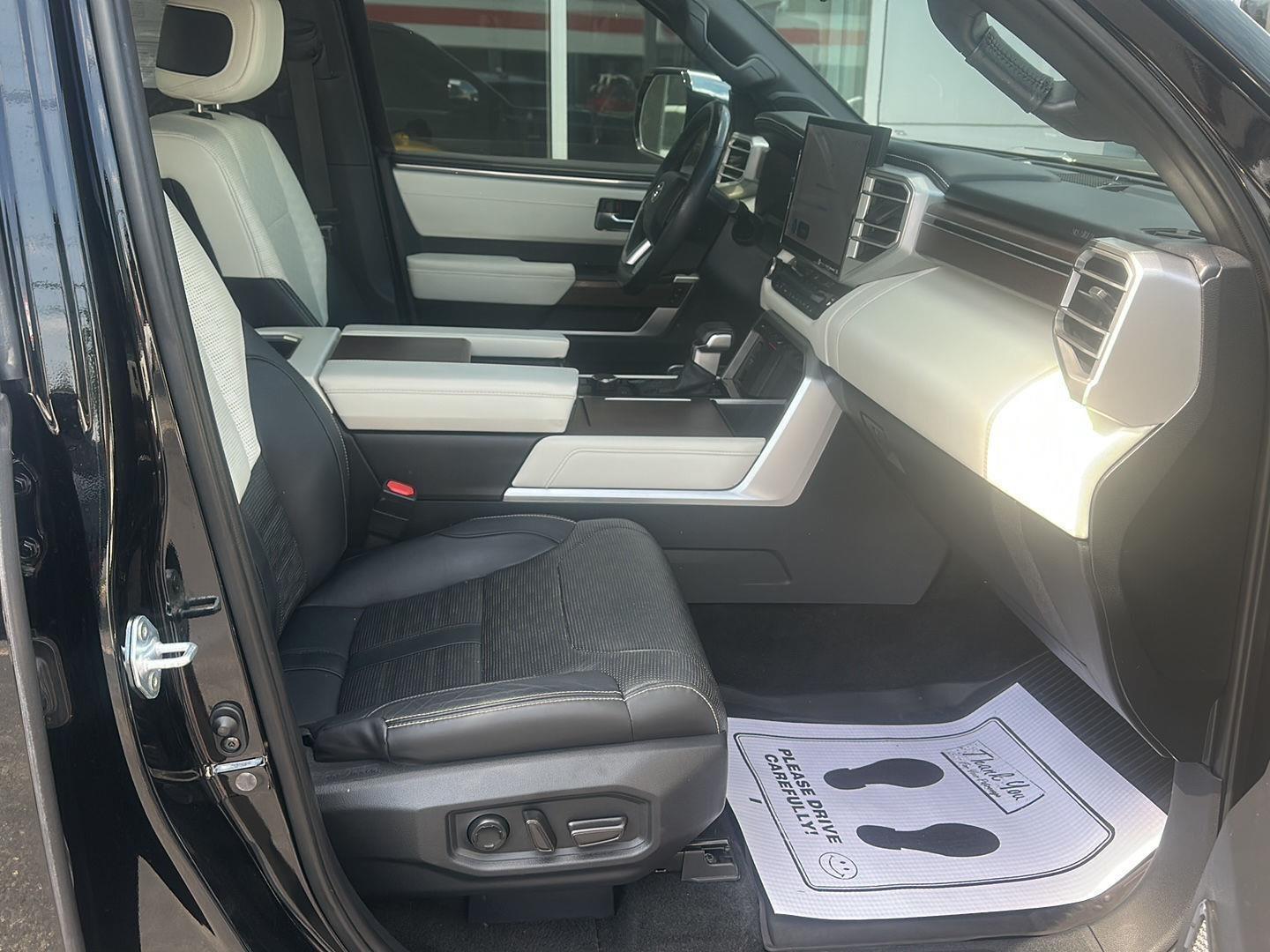 Toyota Tundra Capstone CrewMax 4WD Hybrid 2022