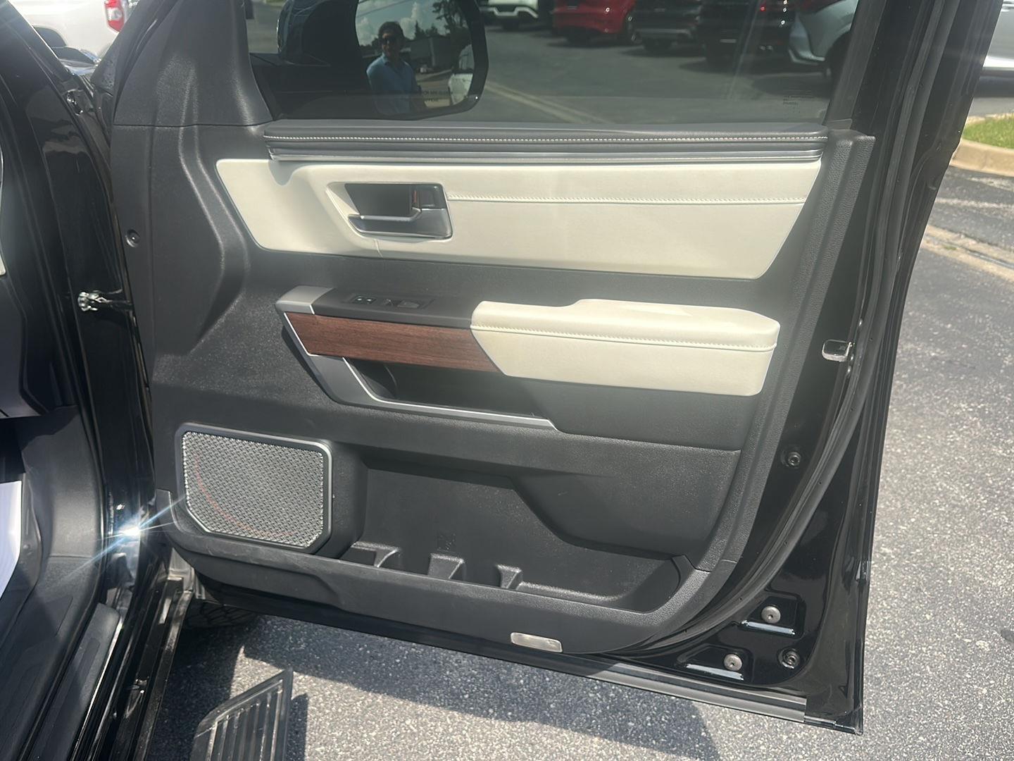 Toyota Tundra Capstone CrewMax 4WD Hybrid 2022