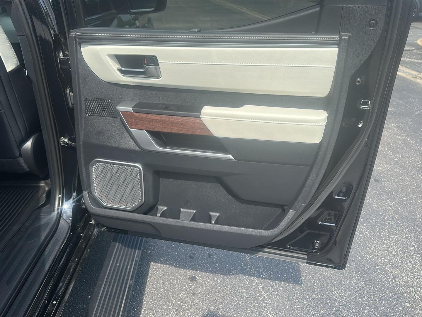 Toyota Tundra Capstone CrewMax 4WD Hybrid 2022