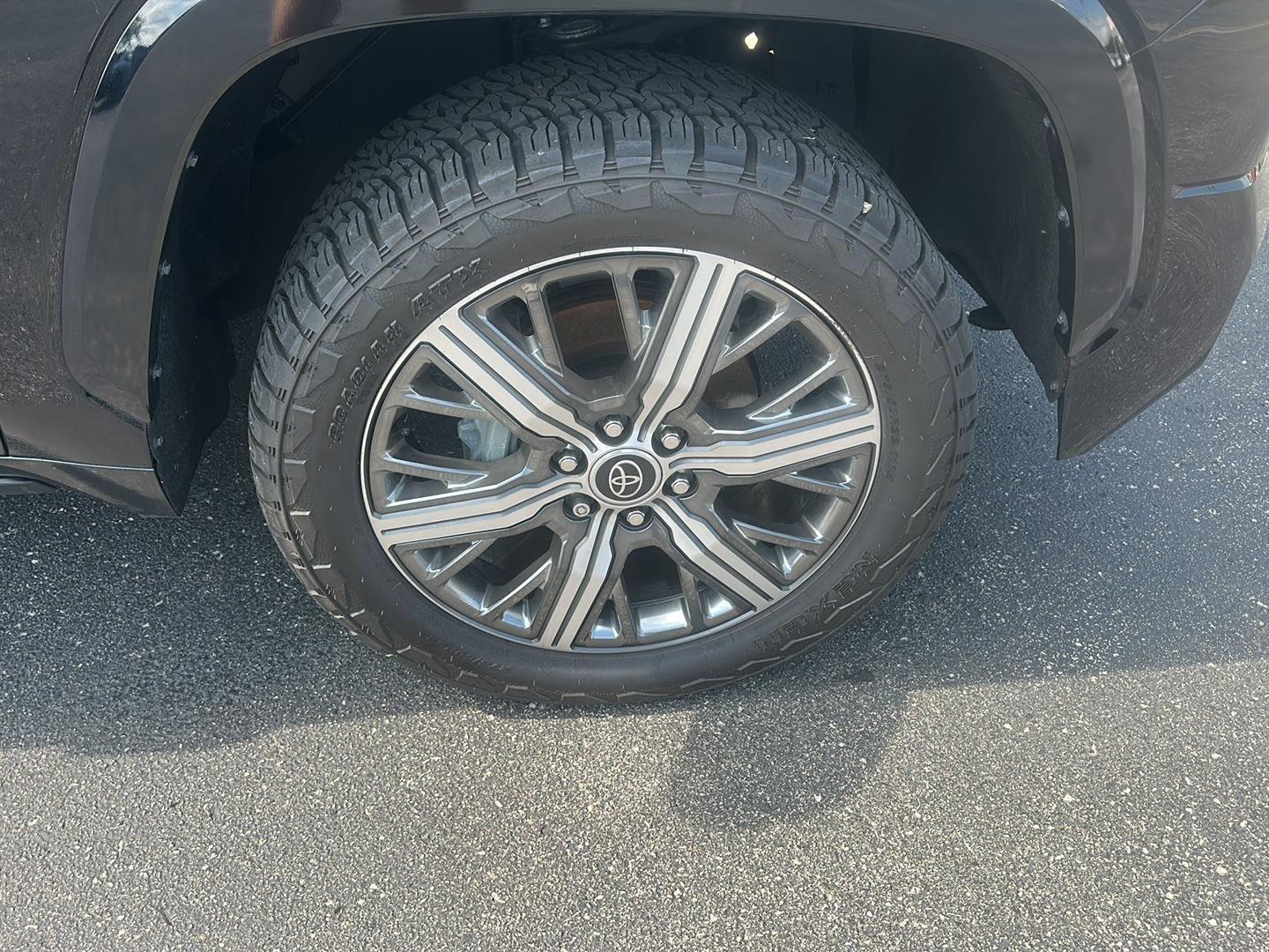Toyota Tundra Capstone CrewMax 4WD Hybrid 2022
