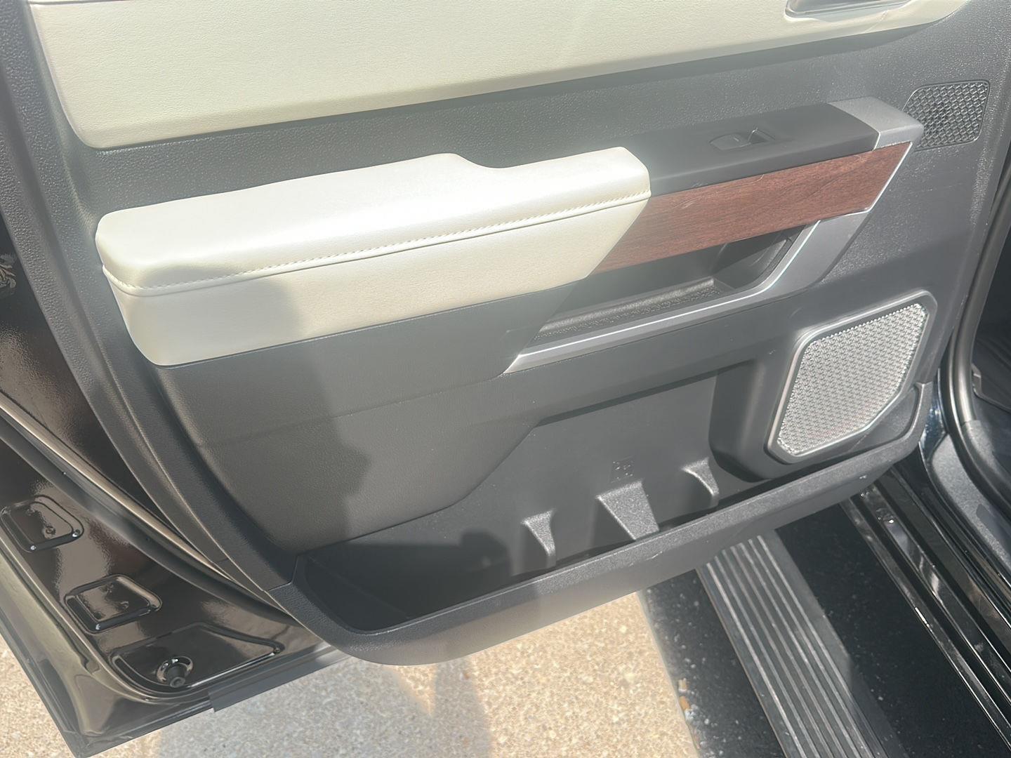 Toyota Tundra Capstone CrewMax 4WD Hybrid 2022