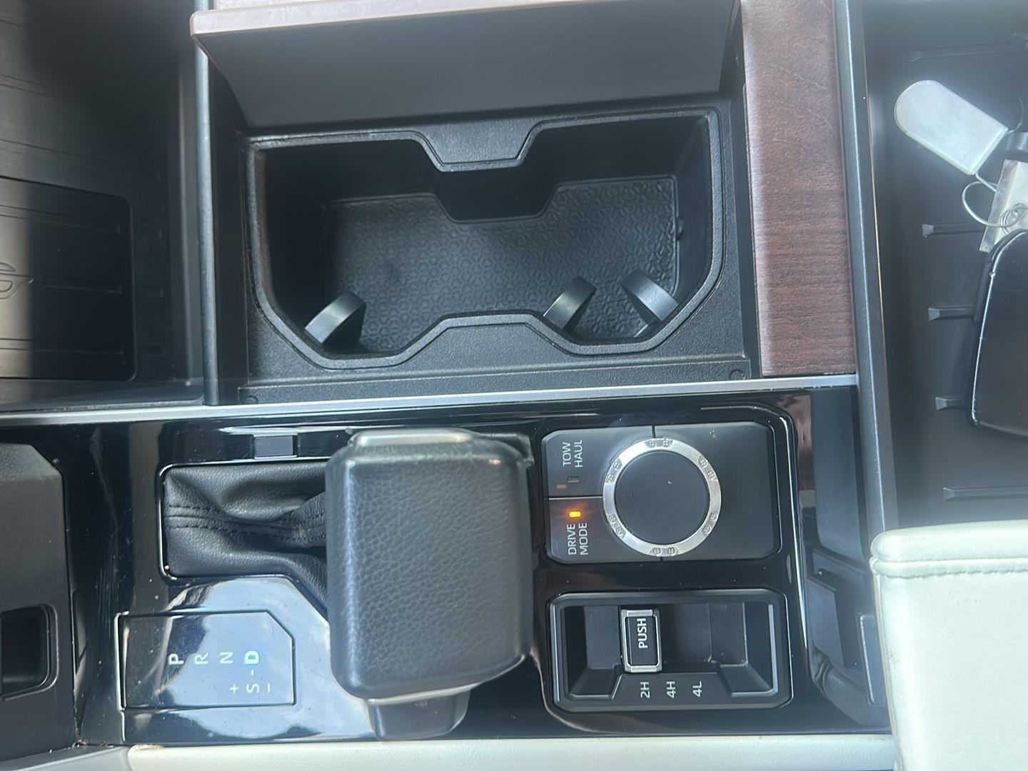 Toyota Tundra Capstone CrewMax 4WD Hybrid 2022