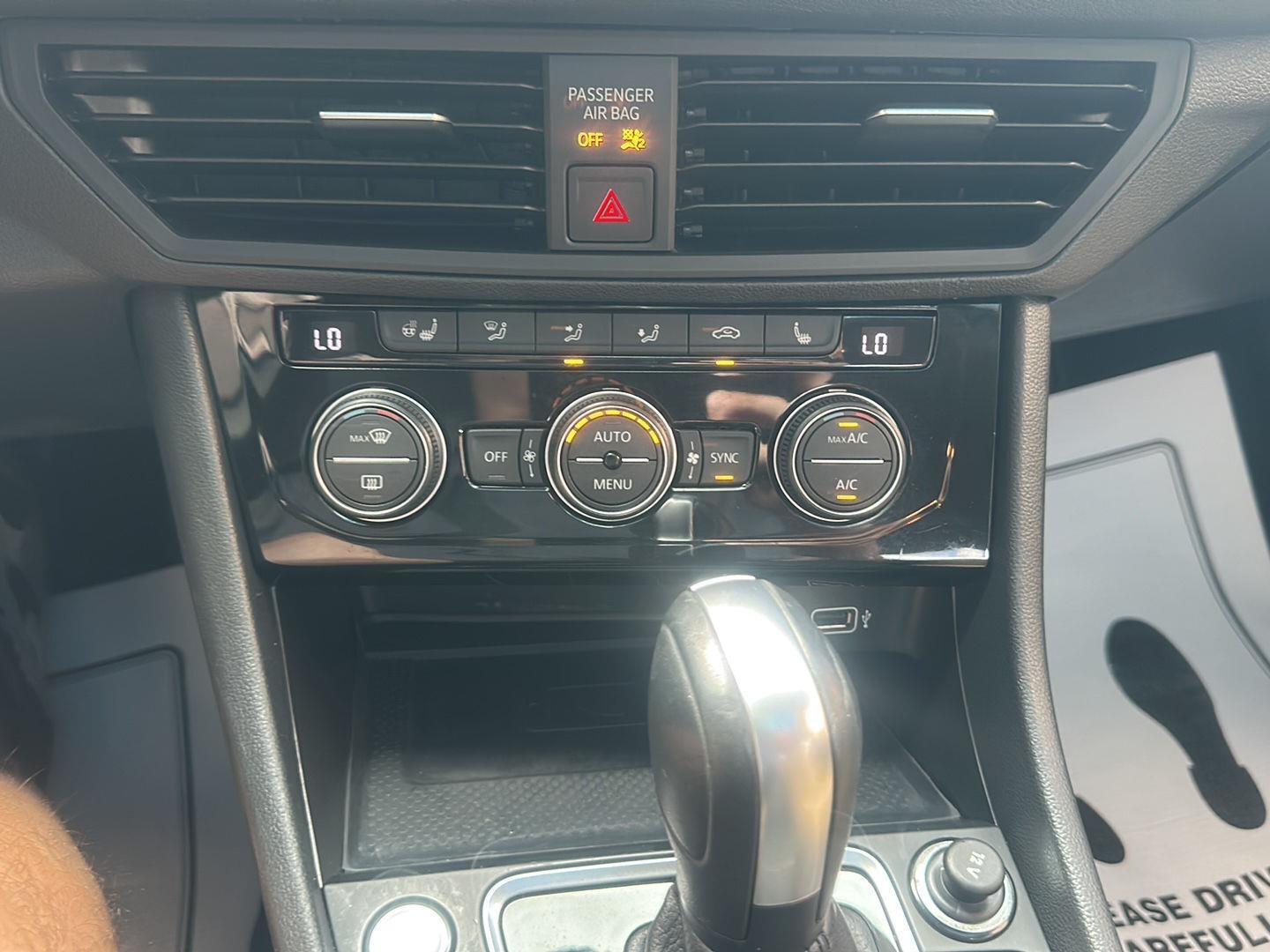 Volkswagen Jetta 1.4T SEL 8A 2020