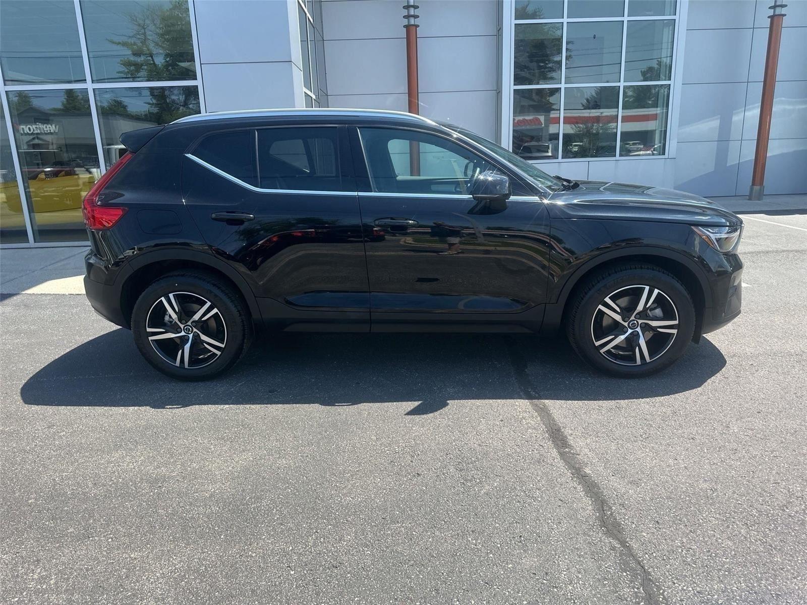 Volvo XC40 B5 Core AWD 2025