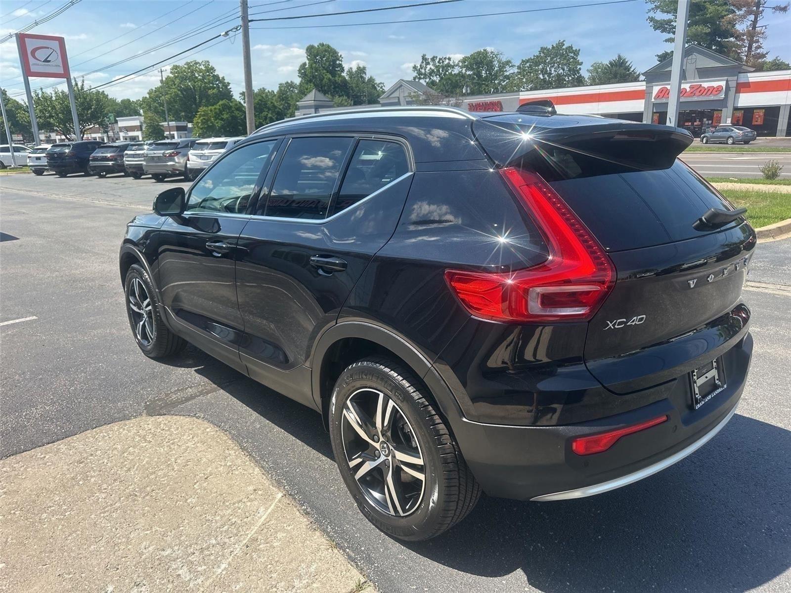 Volvo XC40 B5 Core AWD 2025