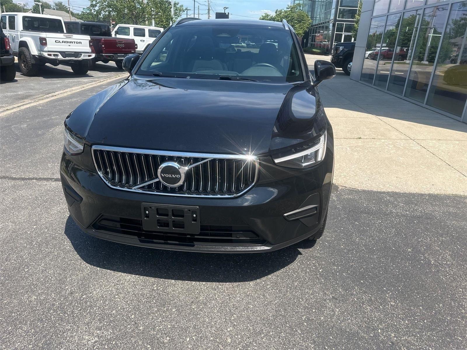 Volvo XC40 B5 Core AWD 2025