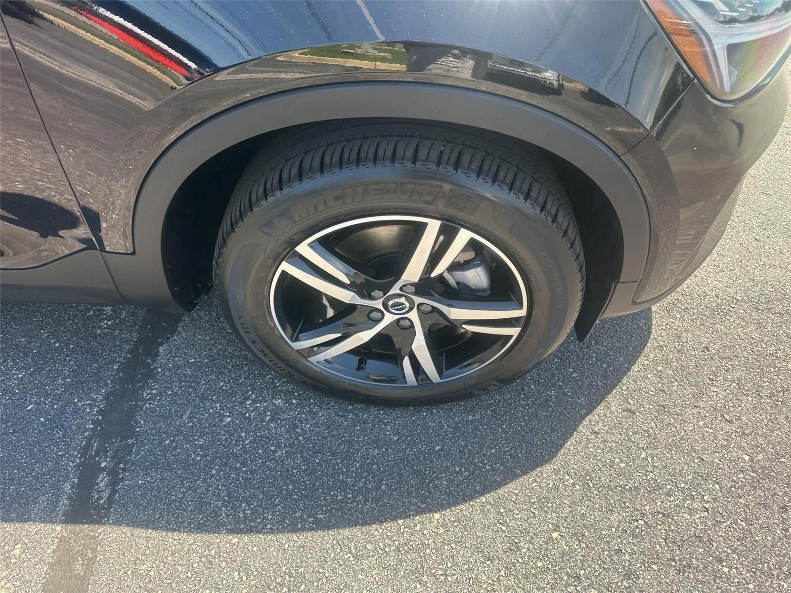 Volvo XC40 B5 Core AWD 2025