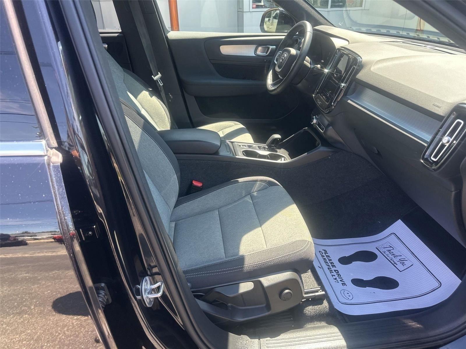 Volvo XC40 B5 Core AWD 2025