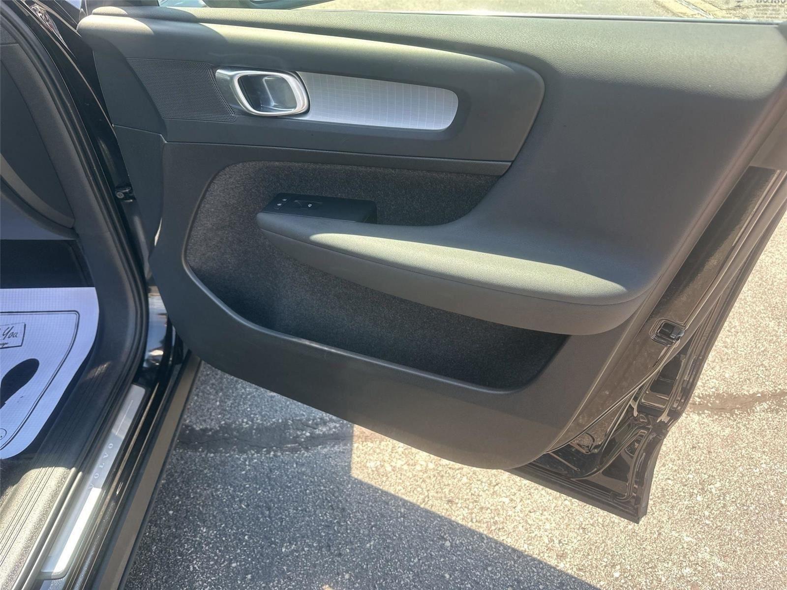 Volvo XC40 B5 Core AWD 2025