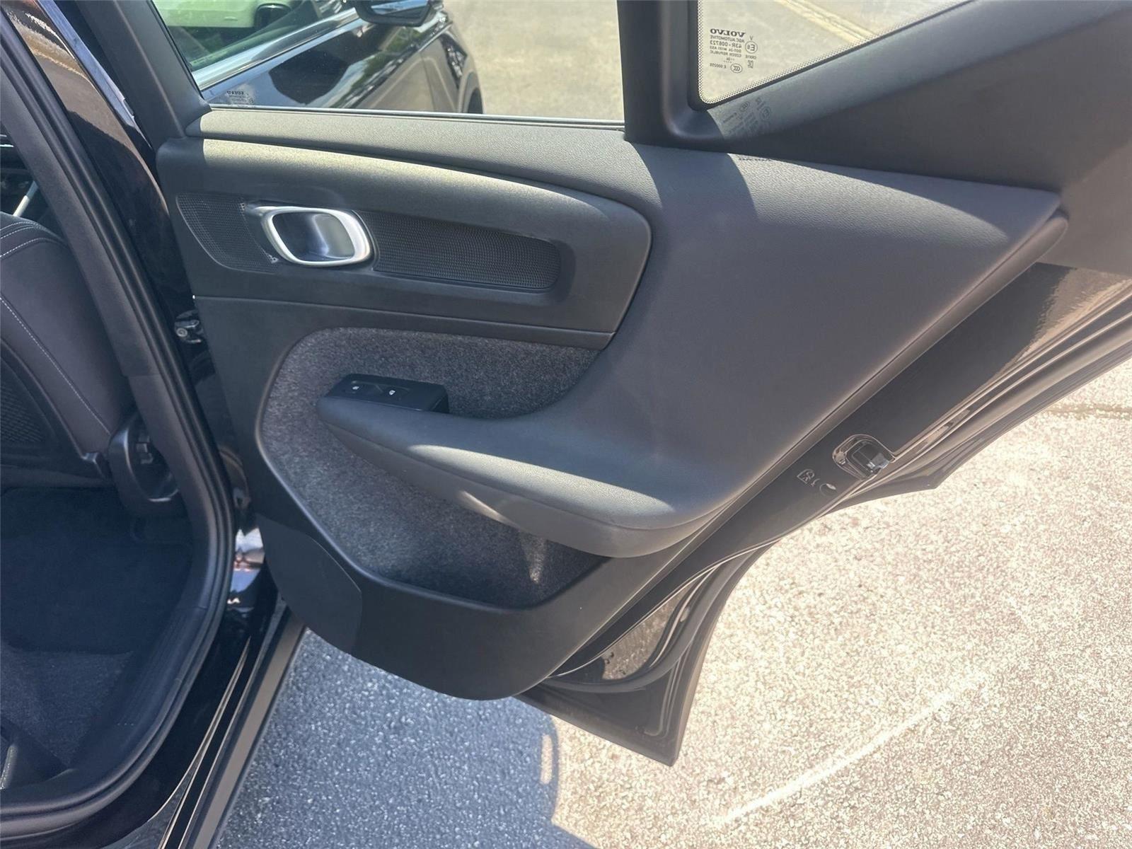 Volvo XC40 B5 Core AWD 2025