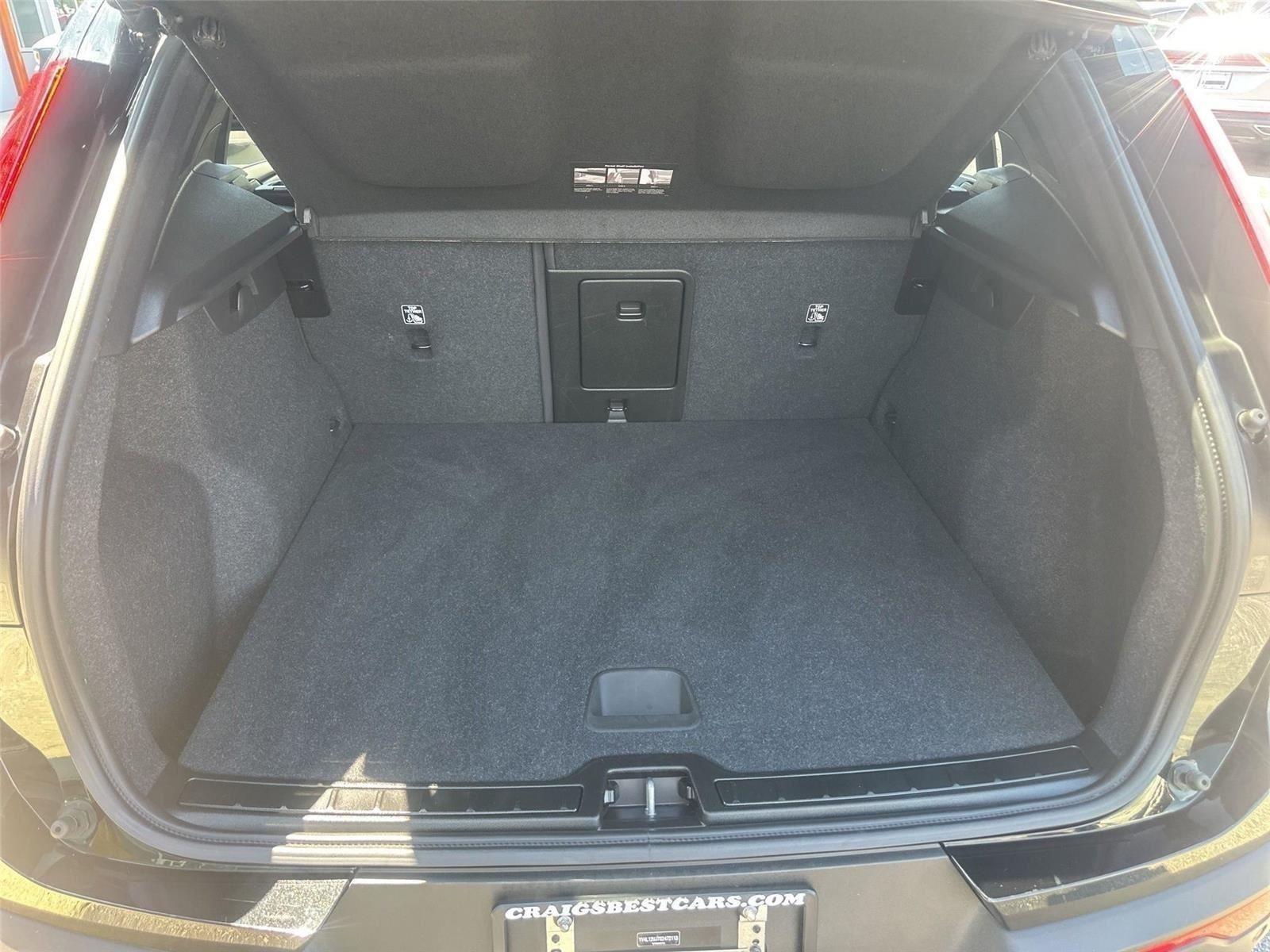 Volvo XC40 B5 Core AWD 2025